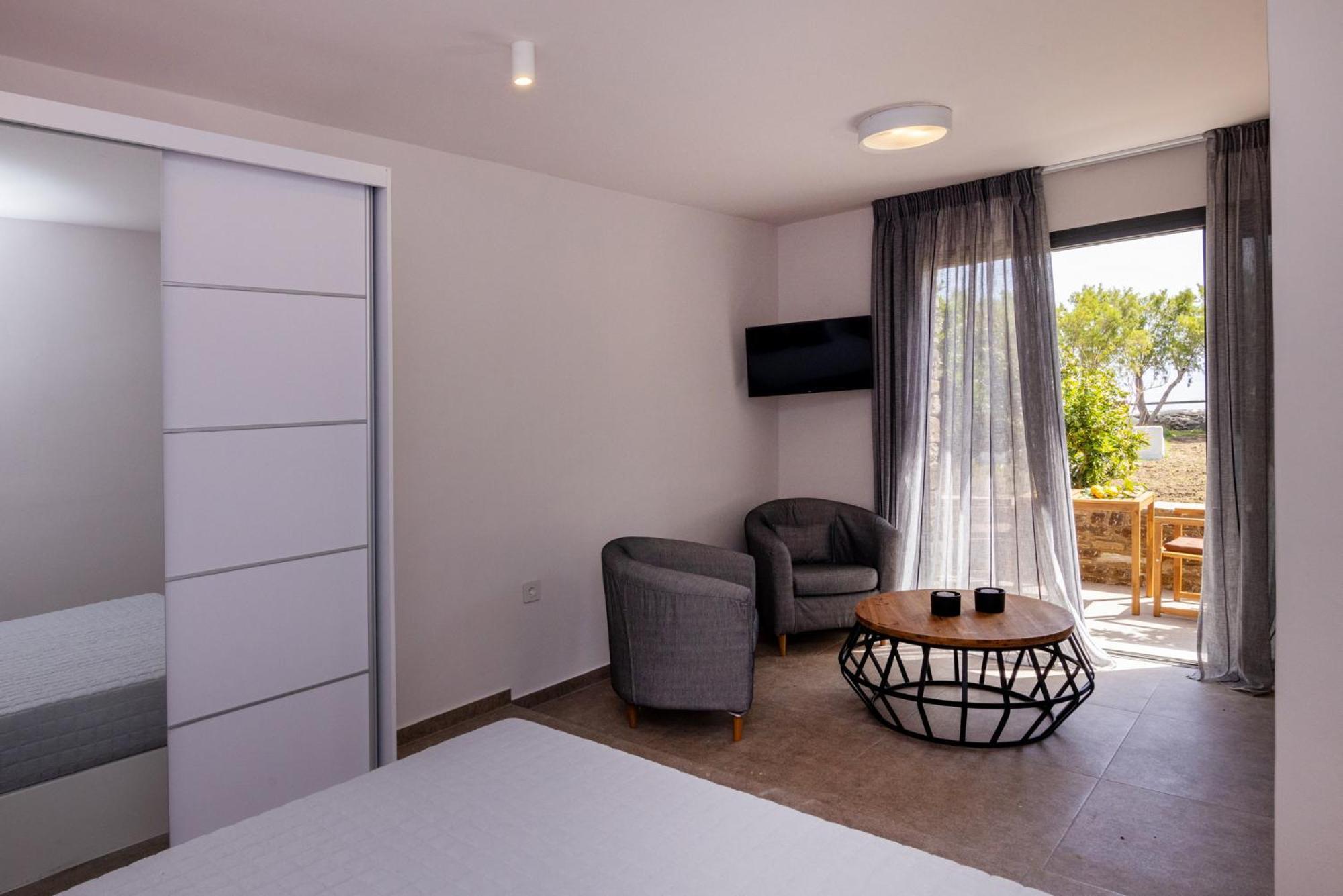 Unforgettable Tinos Complex Apartment